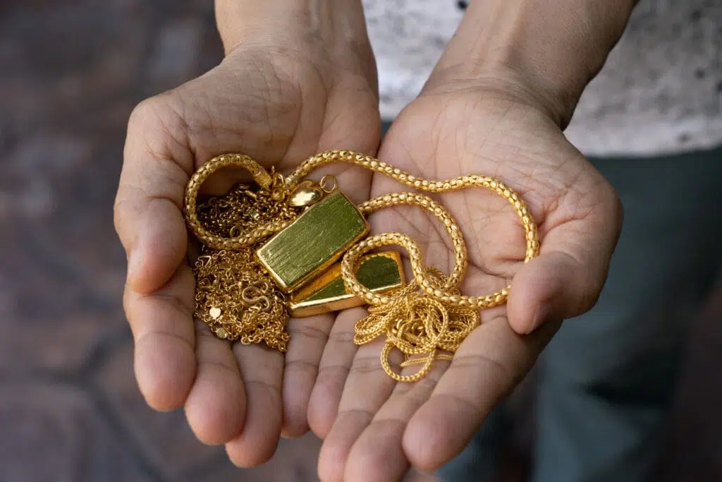 Sell Your Gold Jewelry in Port Richey, FL: Get the Highest Value with Crown Diamond Jewelers 1 sell gold bars and jewelry